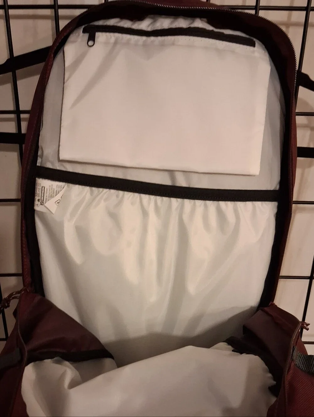 Quechua NH100, 20L Nature Hiking Backpack, Unisex, Burgundy